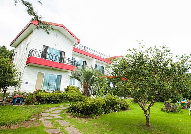 The Jeju Red Roof Pension Seogwipo Exterior photo