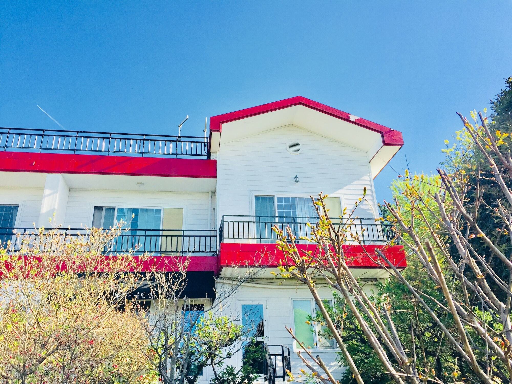 The Jeju Red Roof Pension Seogwipo Exterior photo